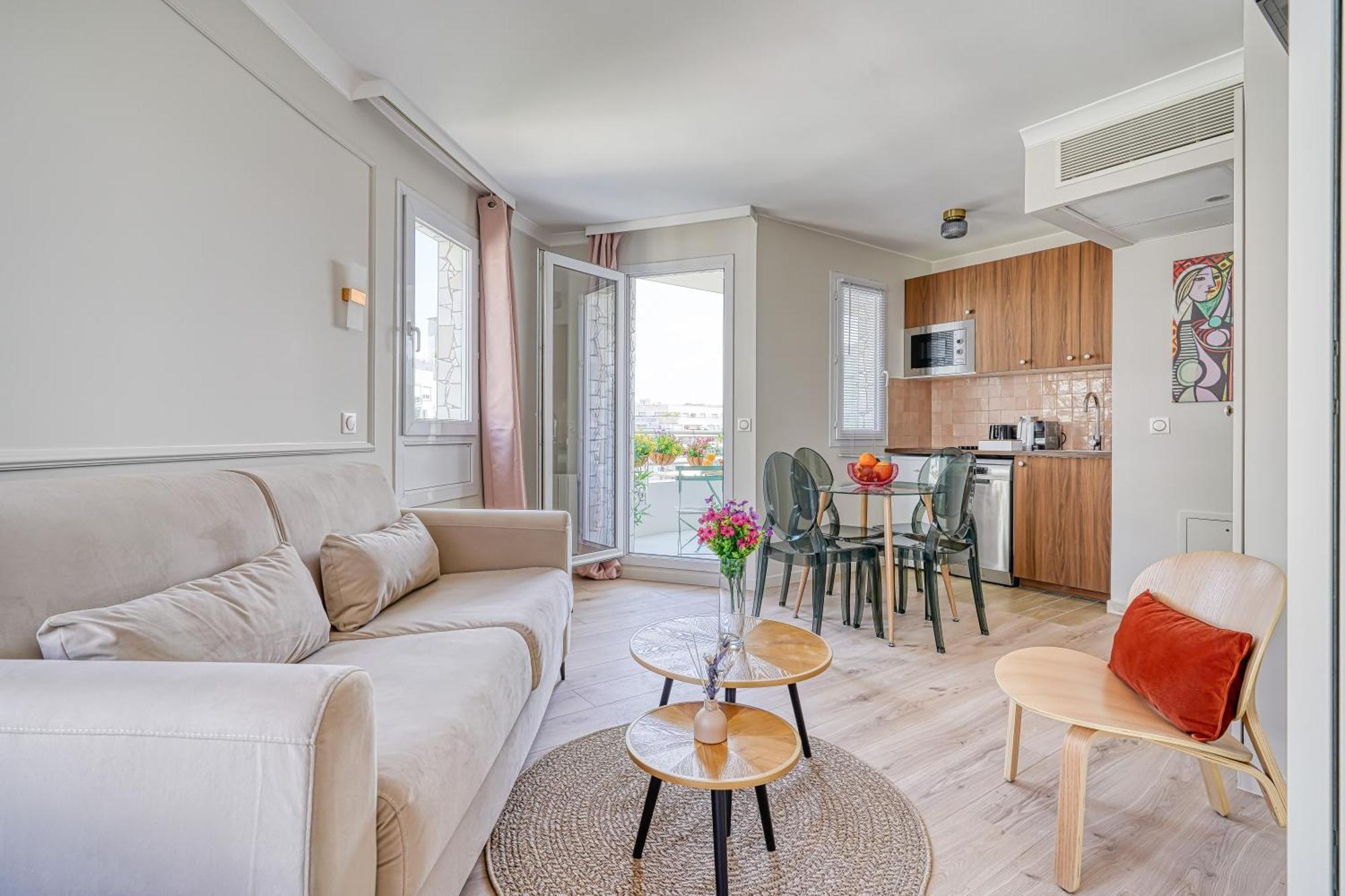 Elegant Paris La Defense Apartment Courbevoie
